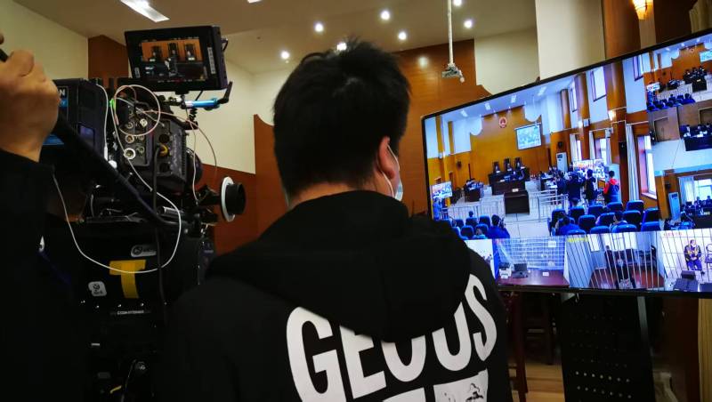 AI生成VS人工创意——临漳县广告片拍摄公司的技术浪漫主义实践